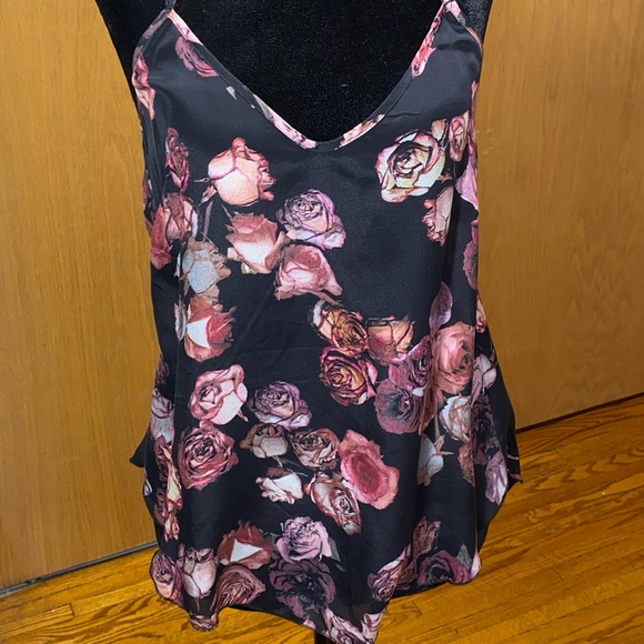 Guess black and flower detail blouse. - Picture 2 of 5
